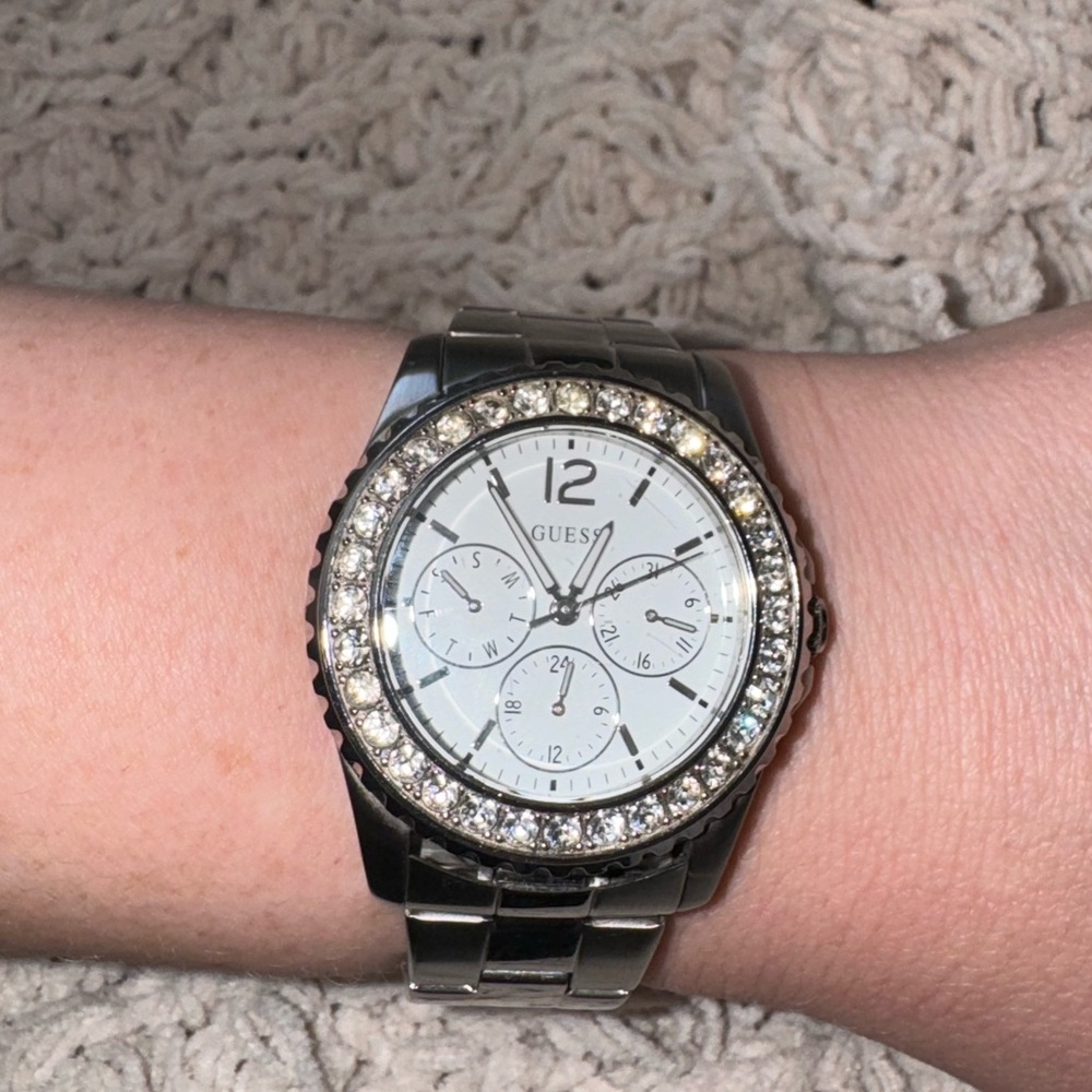 GUESS Watch - Picture 2 of 8